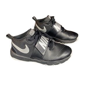 Nike Team Hustle D9 Basketball Shoes Size 5.5Y